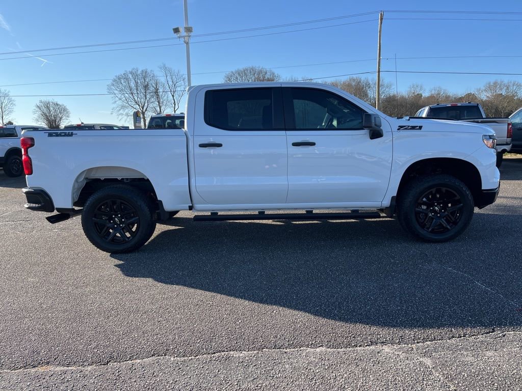 Used 2025 Chevrolet Silverado 1500 Custom Trail Boss w/ Dark Appearance Package image 4