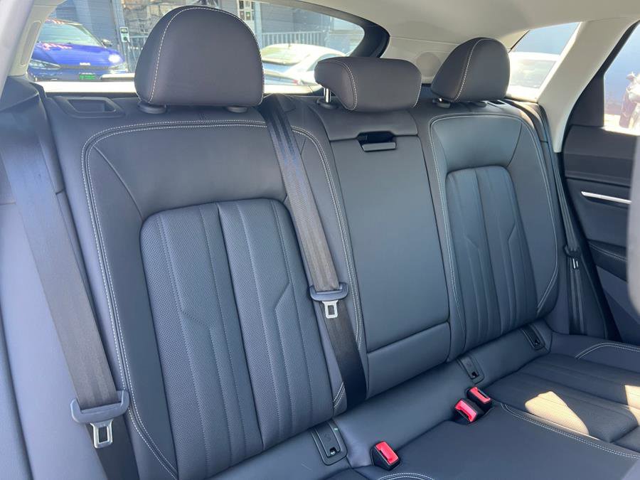 Used 2024 Audi Q8 e-tron Premium Plus w/ Premium Plus Package image 35