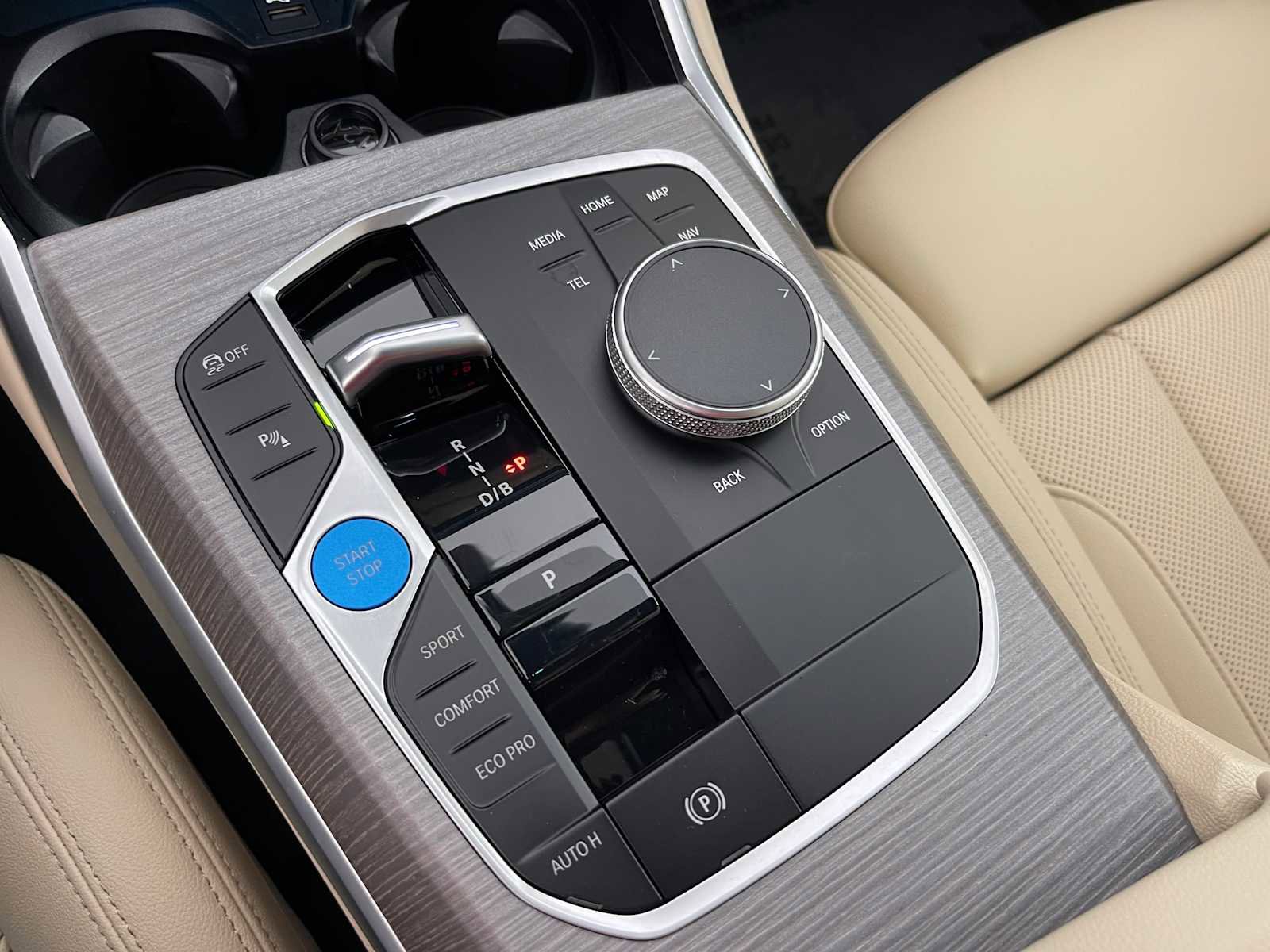 Used 2025 BMW i4 eDrive40 w/ Premium Package image 30