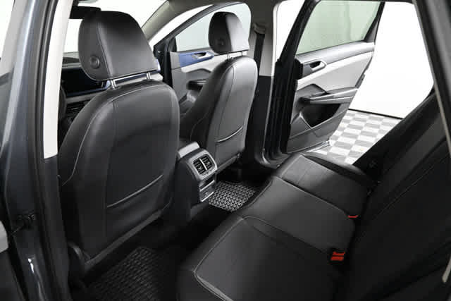 Certified 2023 Volkswagen Taos SE FWD image 12