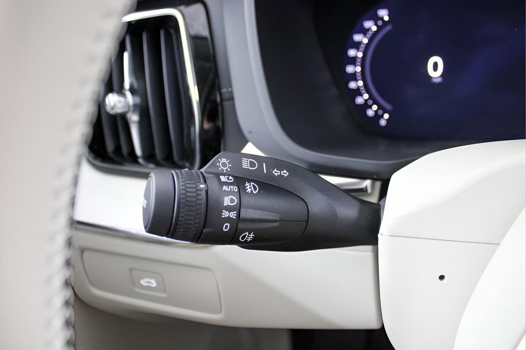 New 2026 Volvo XC60 B5 Ultra w/ Protection Package Premier AWD/4WD image 20