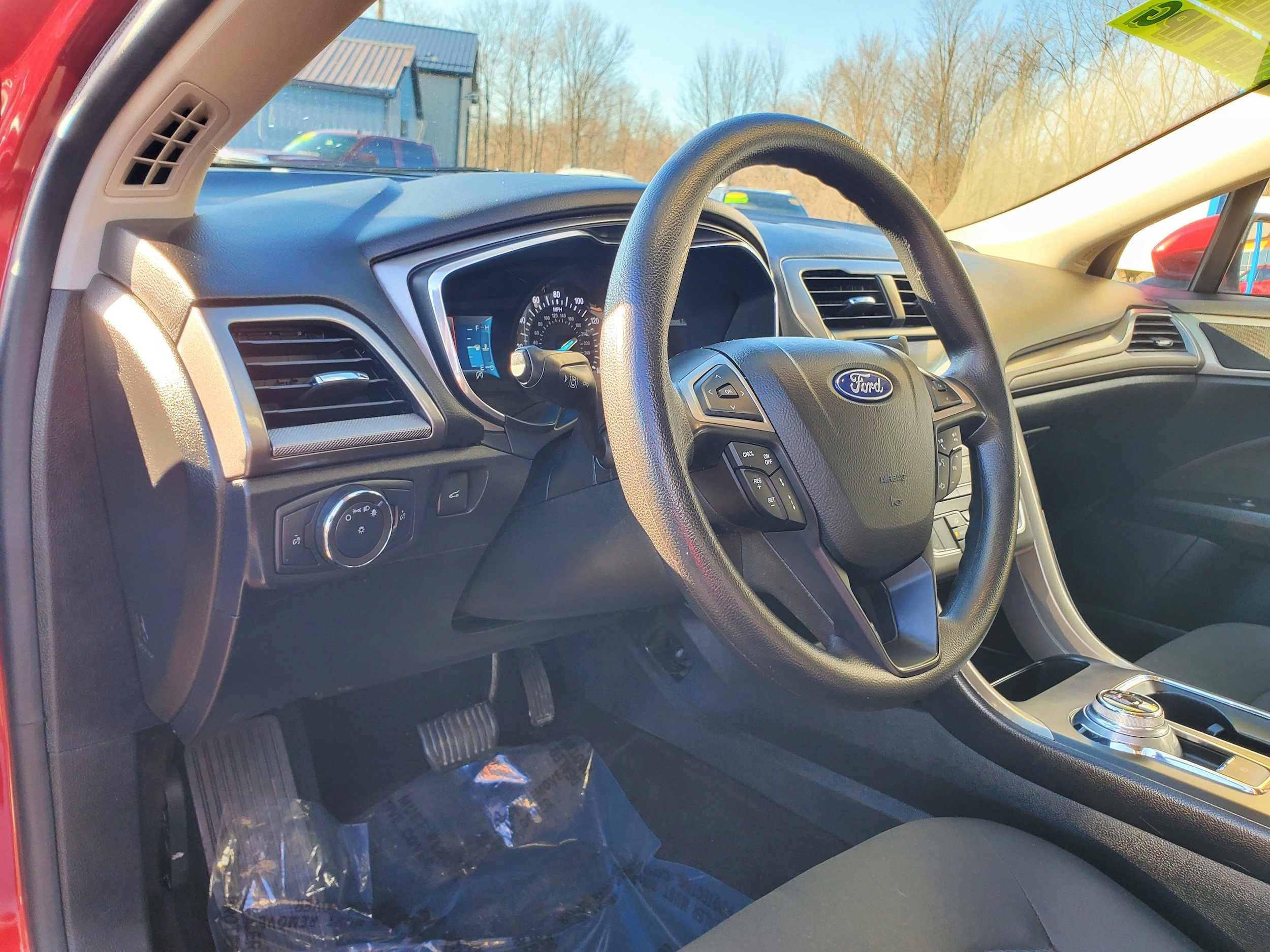 Used 2020 Ford Fusion SE image 6