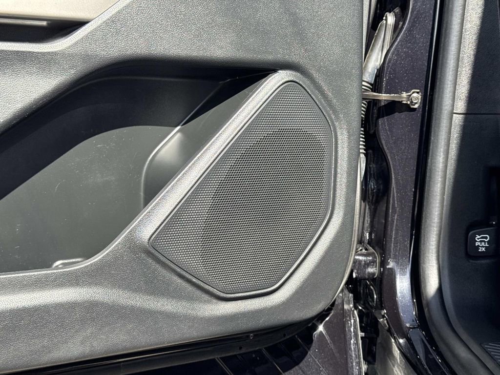 Certified 2022 Ford Explorer XLT w/ Equipment Group 202A image 19