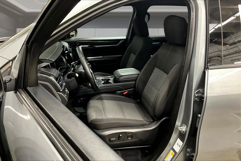 Used 2025 GMC Acadia Elevation image 21