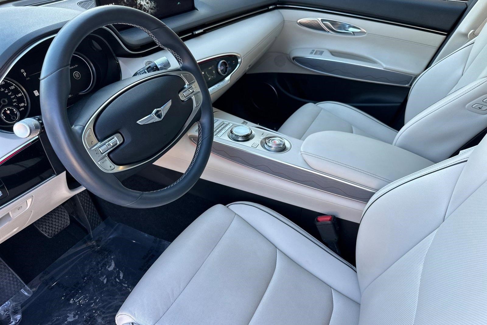 Used 2022 Genesis GV70 2.5T w/ Advanced Package image 4