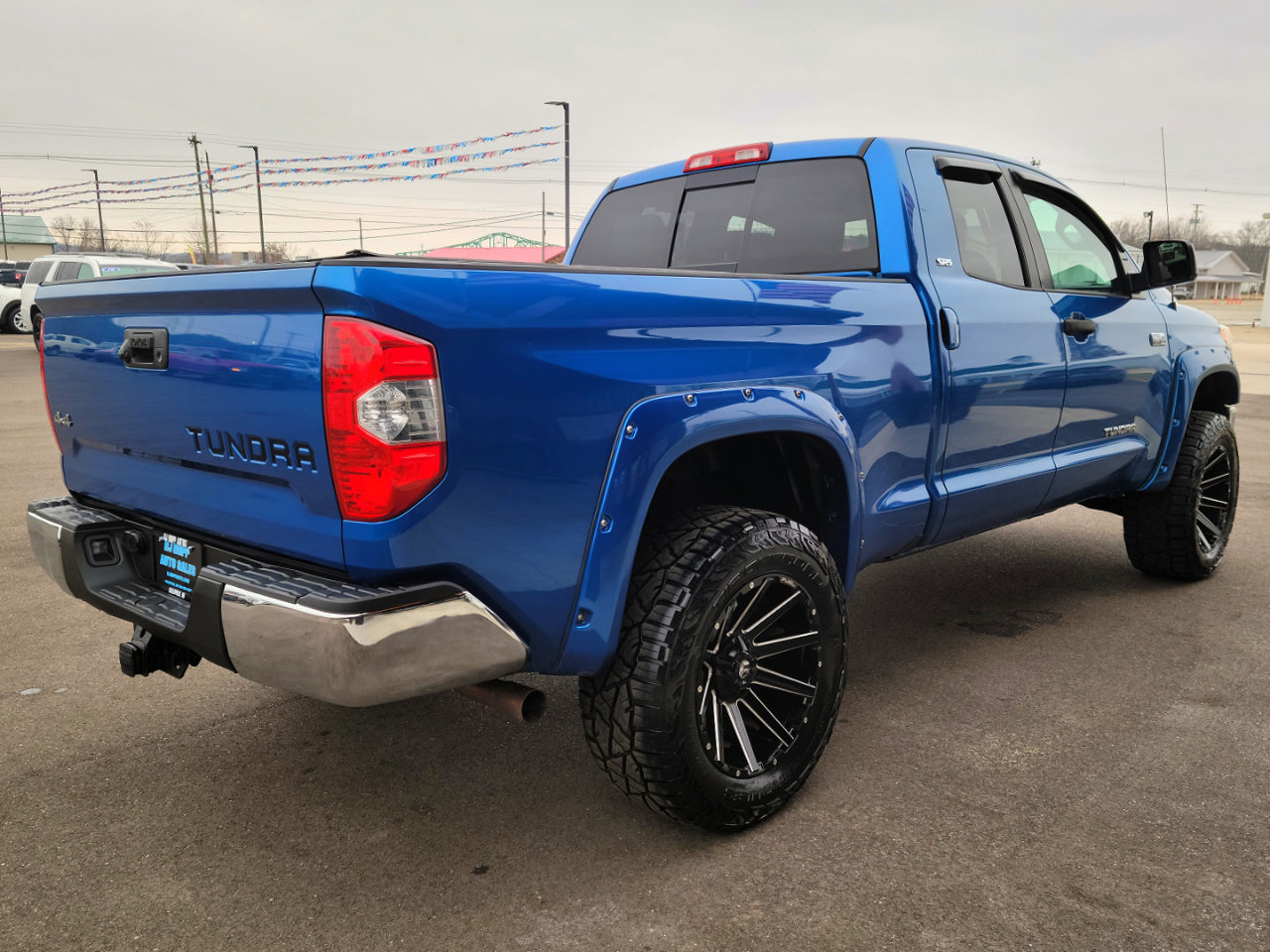 Used 2017 Toyota Tundra SR5 image 4