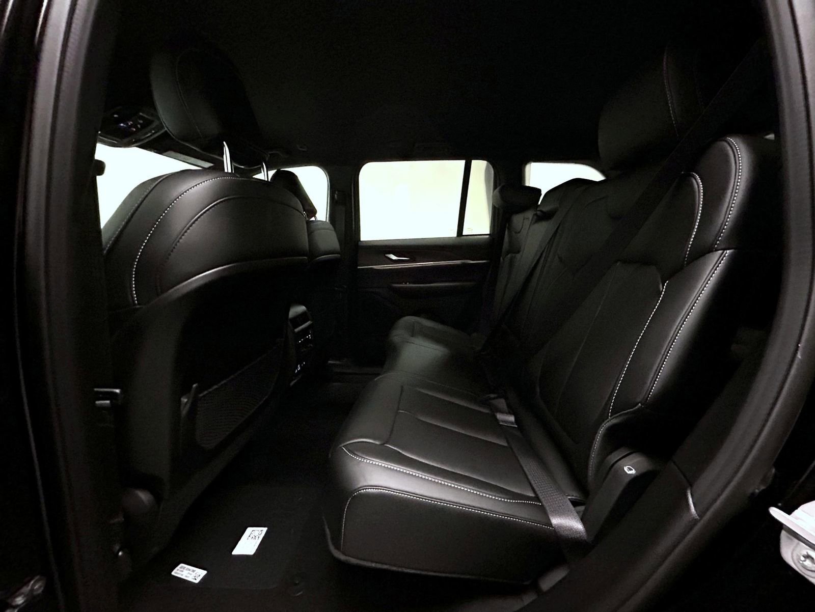 New 2025 Jeep Grand Cherokee Limited image 11