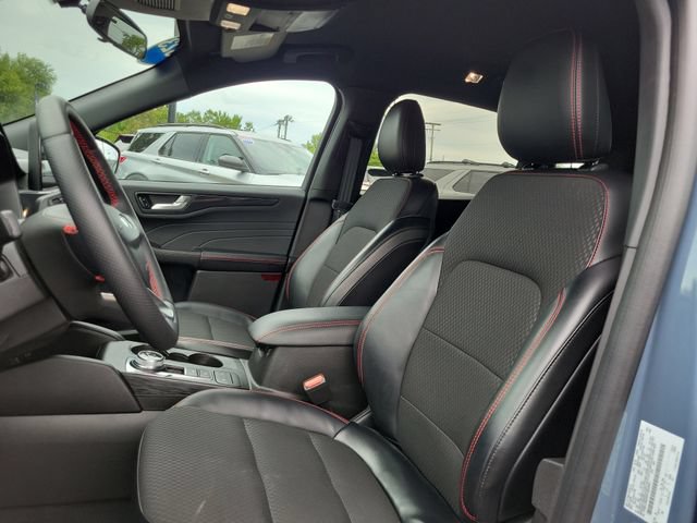 Certified 2023 Ford Escape ST-Line Select AWD/4WD image 9
