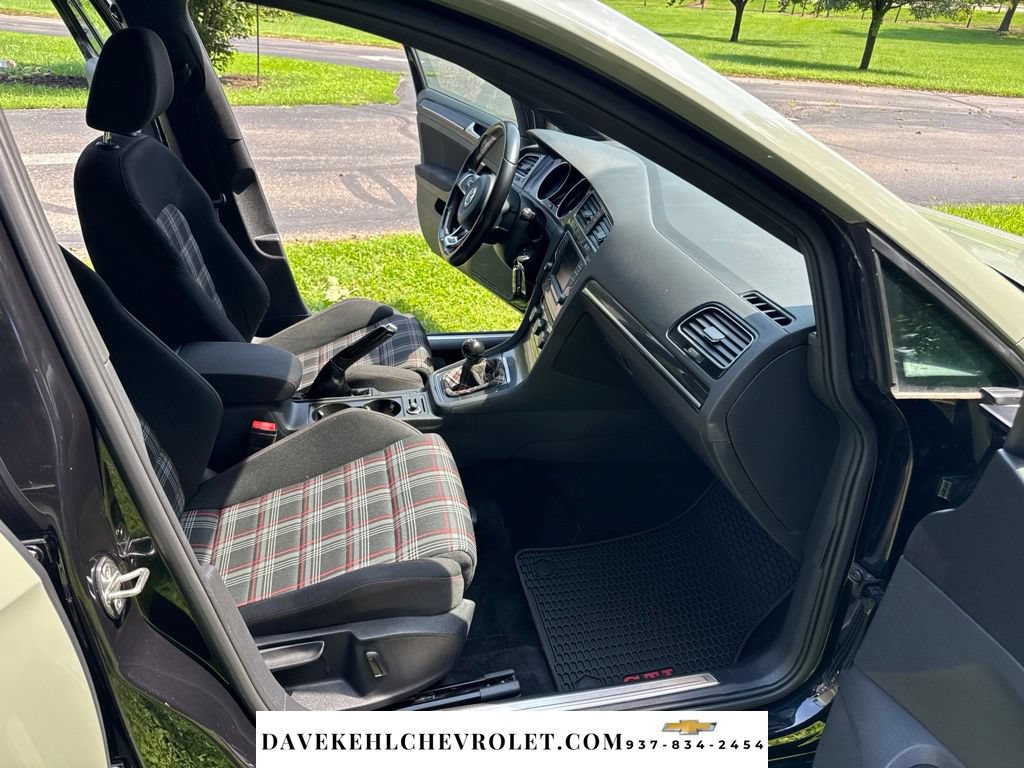 Used 2017 Volkswagen Golf 4-Door FWD image 27
