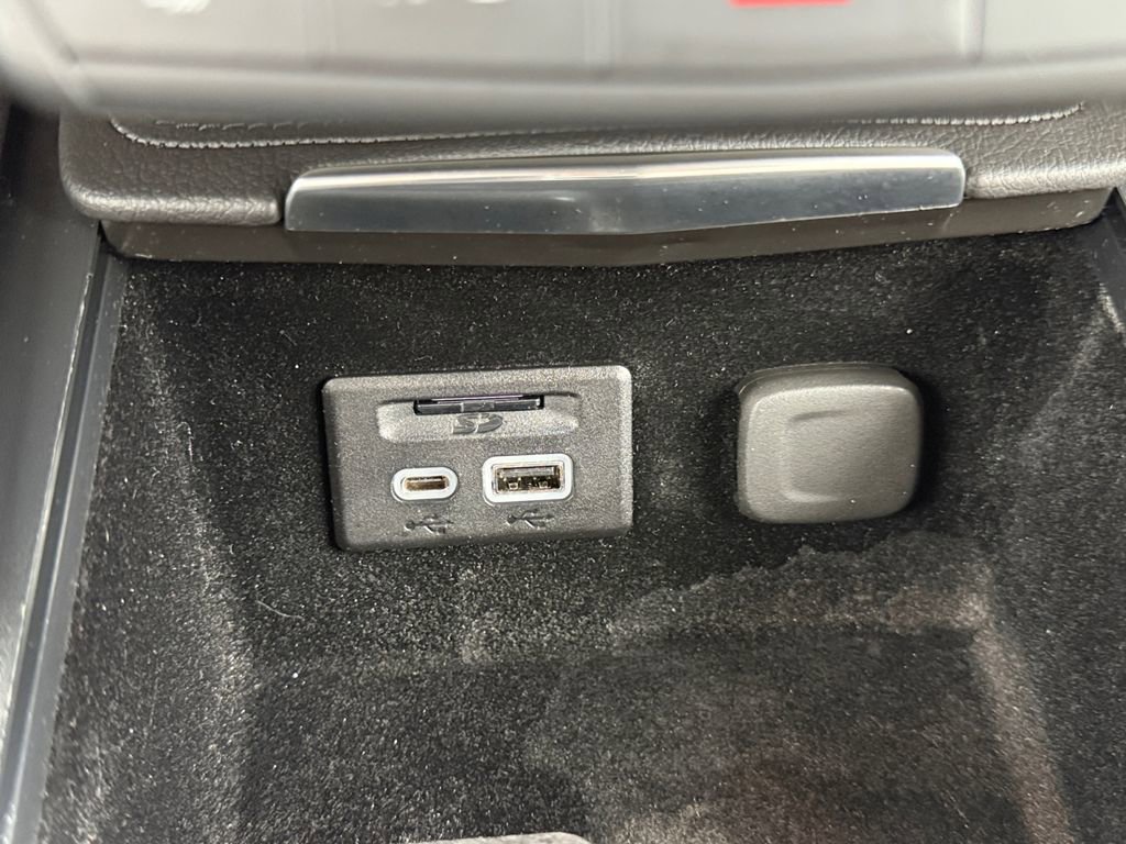 Used 2019 Cadillac XT4 Luxury w/ Cold Weather Package image 19