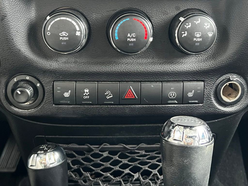 Used 2018 Jeep Wrangler Unlimited Sahara image 32