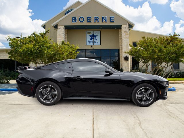 Used 2025 Ford Mustang EcoBoost image 6