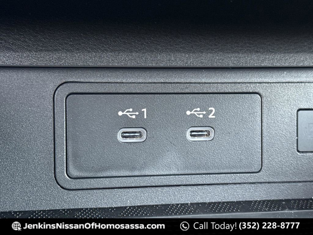 Certified 2025 Nissan Murano SV image 35