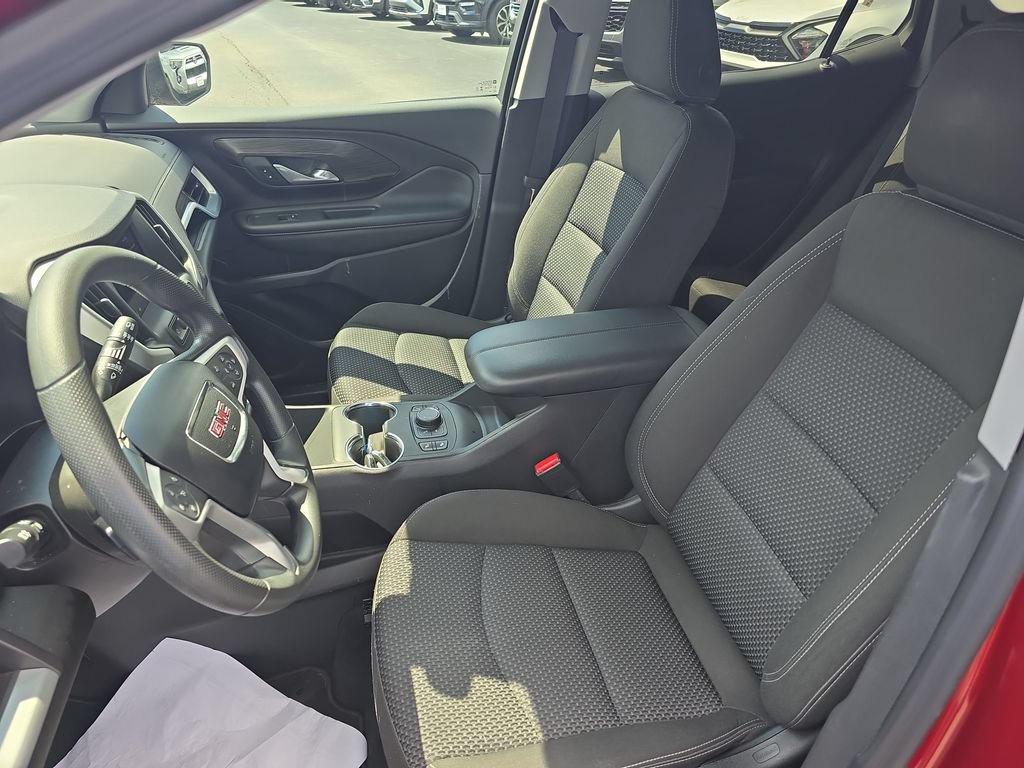 Used 2024 GMC Terrain SLE w/ Driver Convenience Package FWD image 18