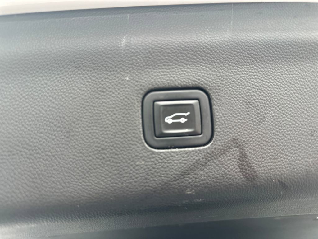 Used 2020 Buick Enclave Premium w/ Sun and Sites Package image 31