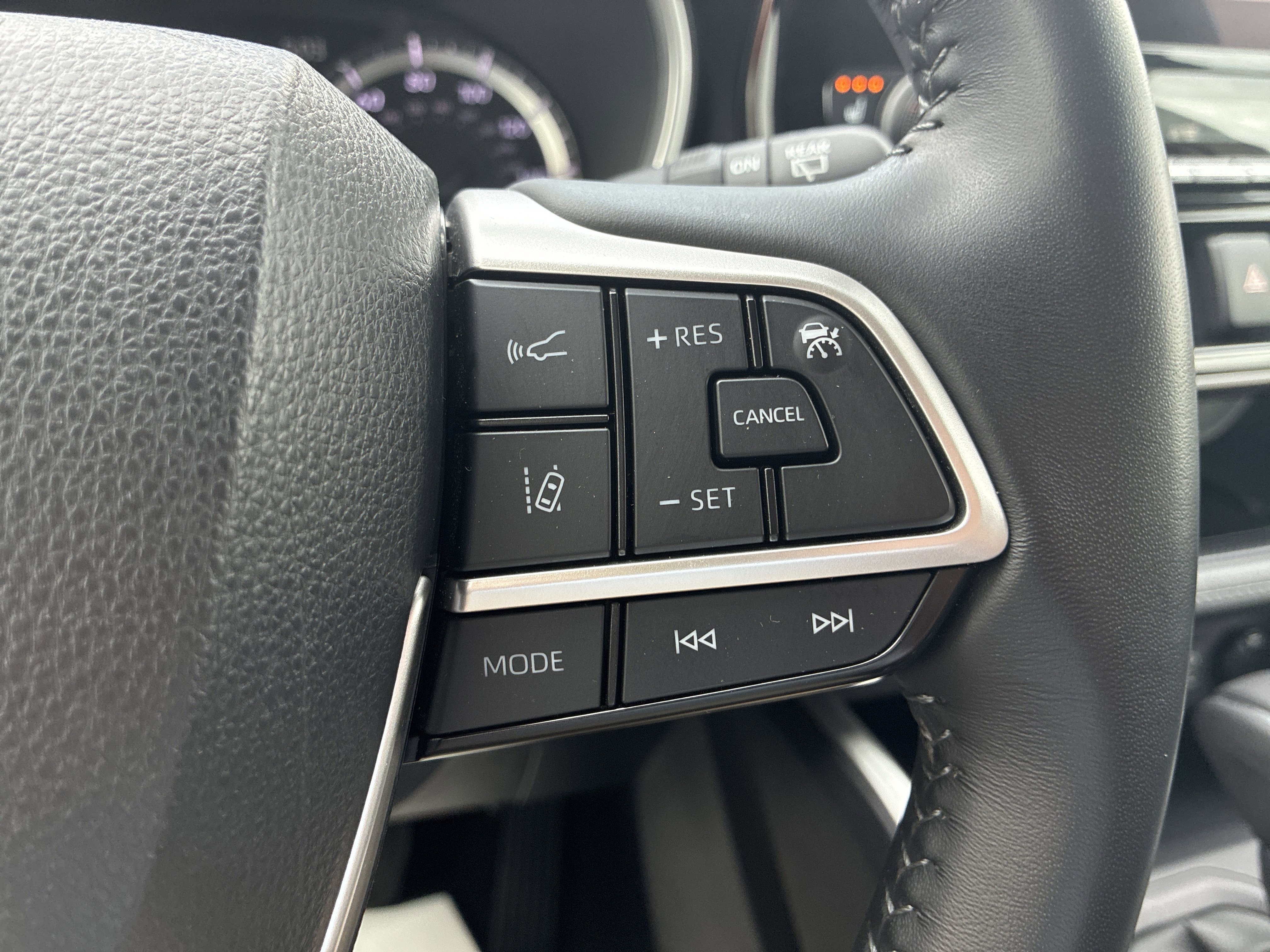 Used 2023 Toyota Highlander XLE AWD/4WD image 38