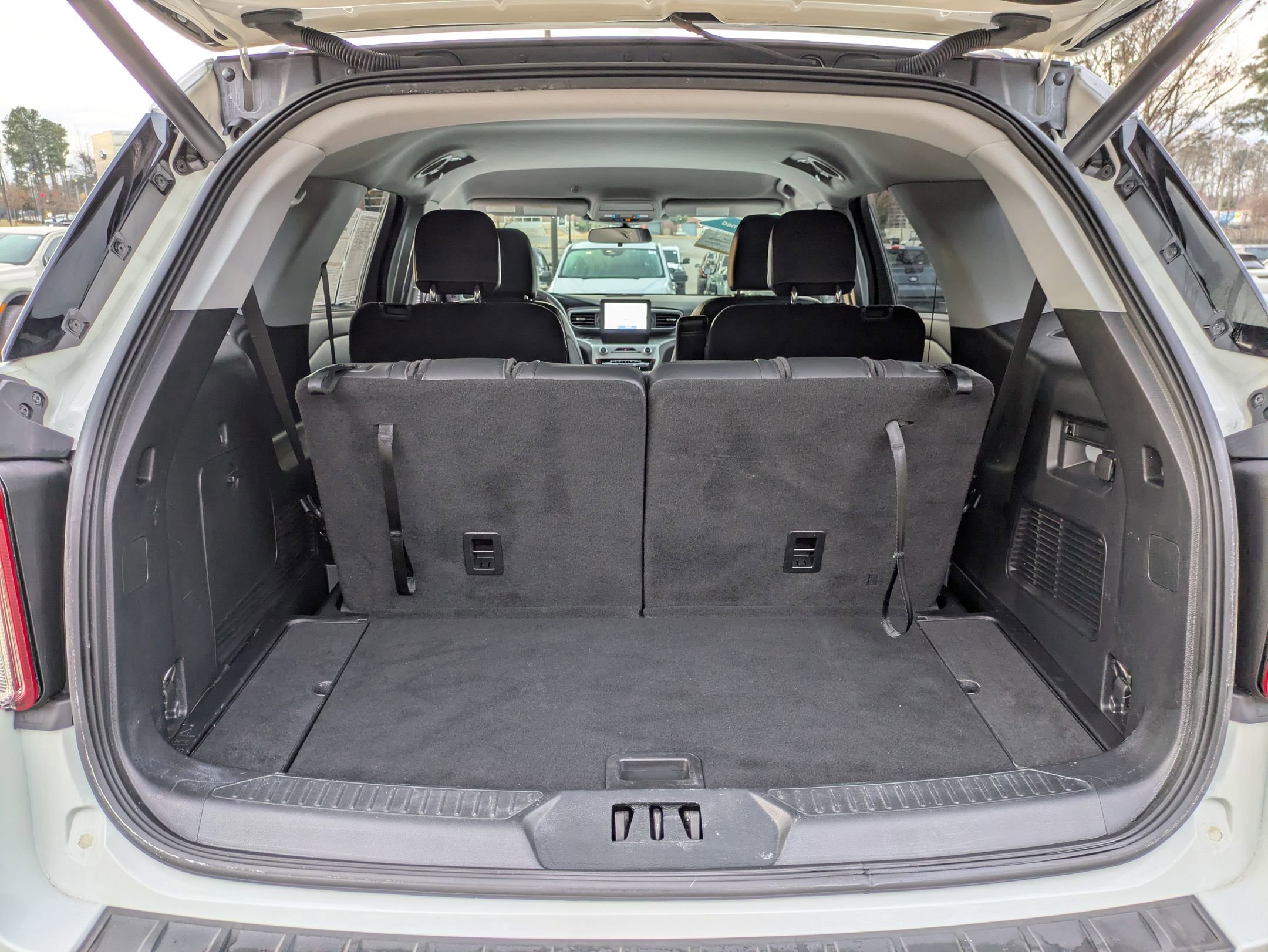 Certified 2022 Ford Explorer XLT w/ Equipment Group 202A image 36