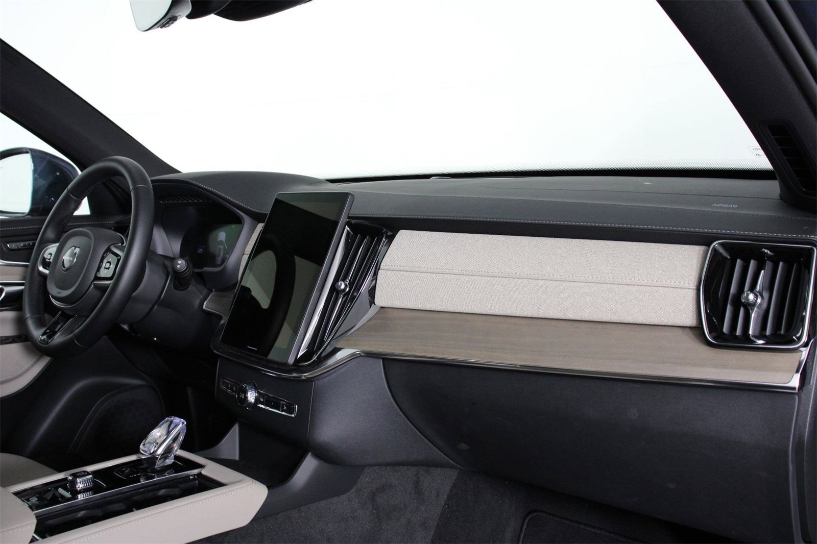 Certified 2025 Volvo XC90 B5 Core image 22