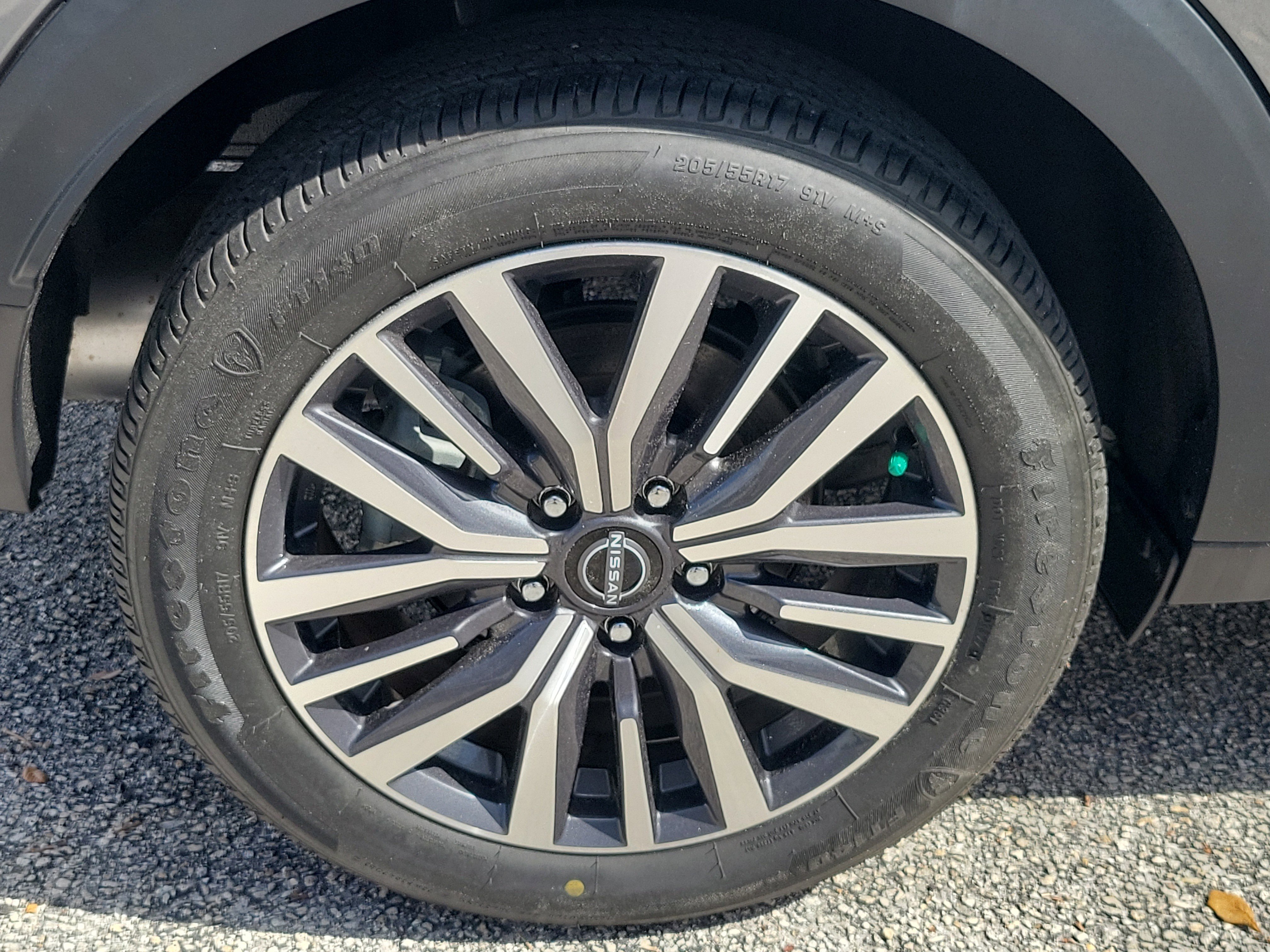 Used 2023 Nissan Kicks SV FWD image 5