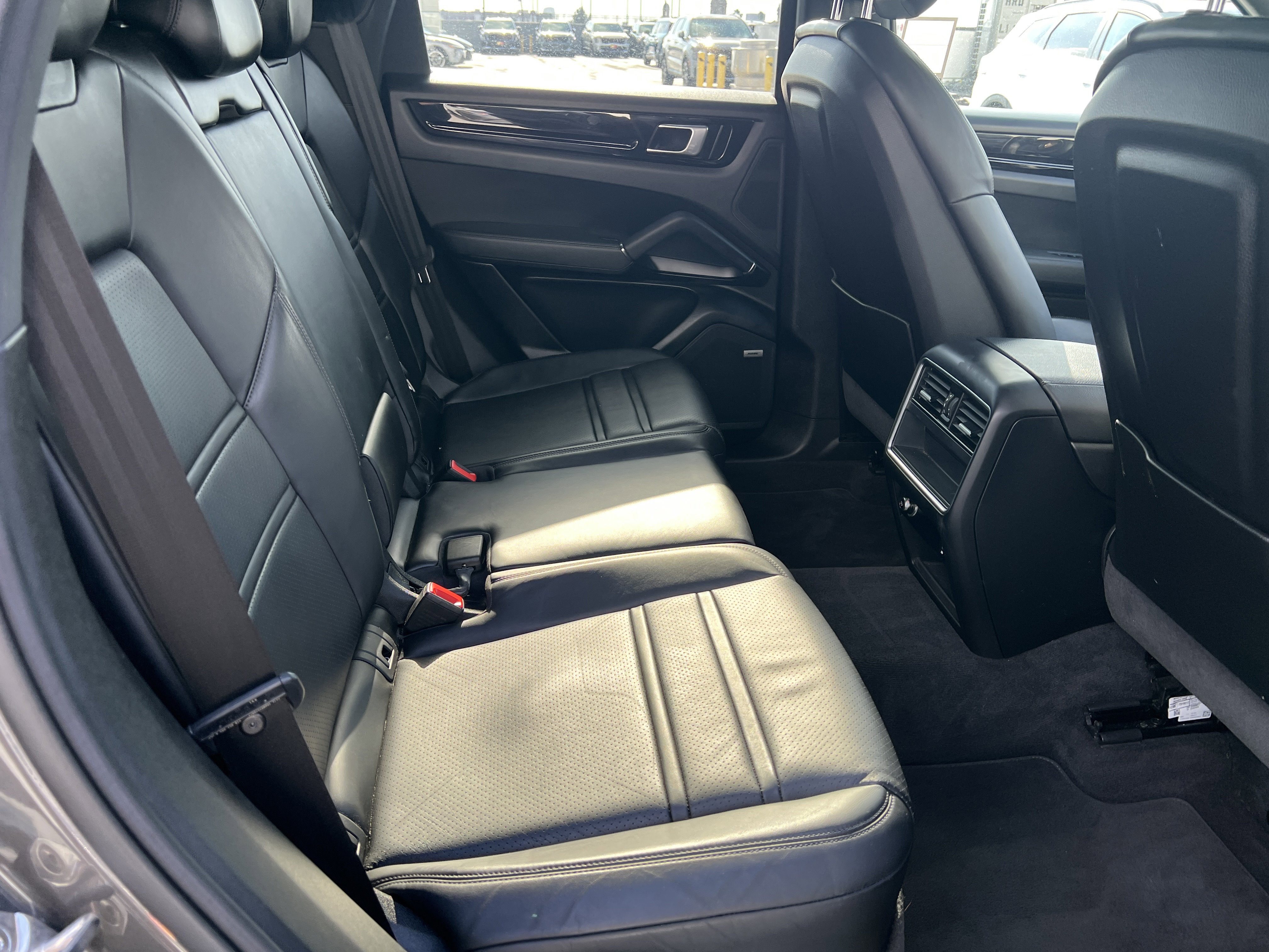 Used 2021 Porsche Cayenne image 21