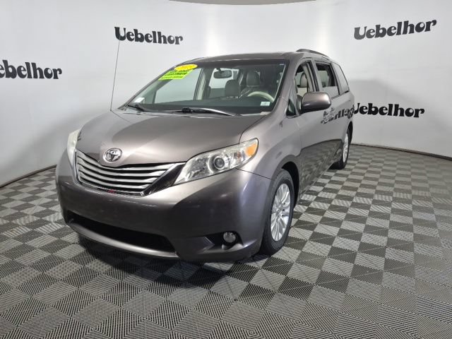 Used 2013 Toyota Sienna XLE FWD image 3