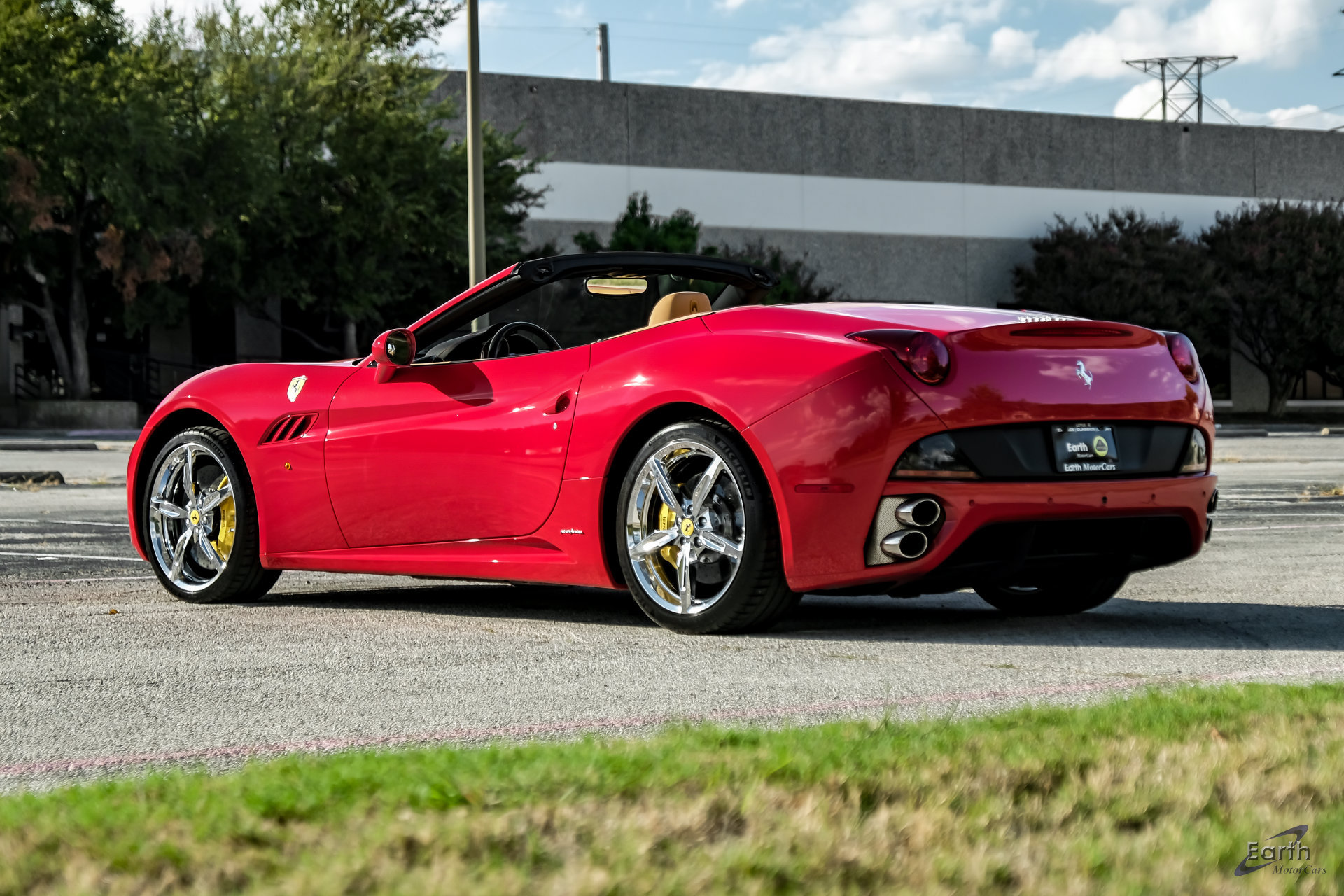 Used 2014 Ferrari California RWD image 11