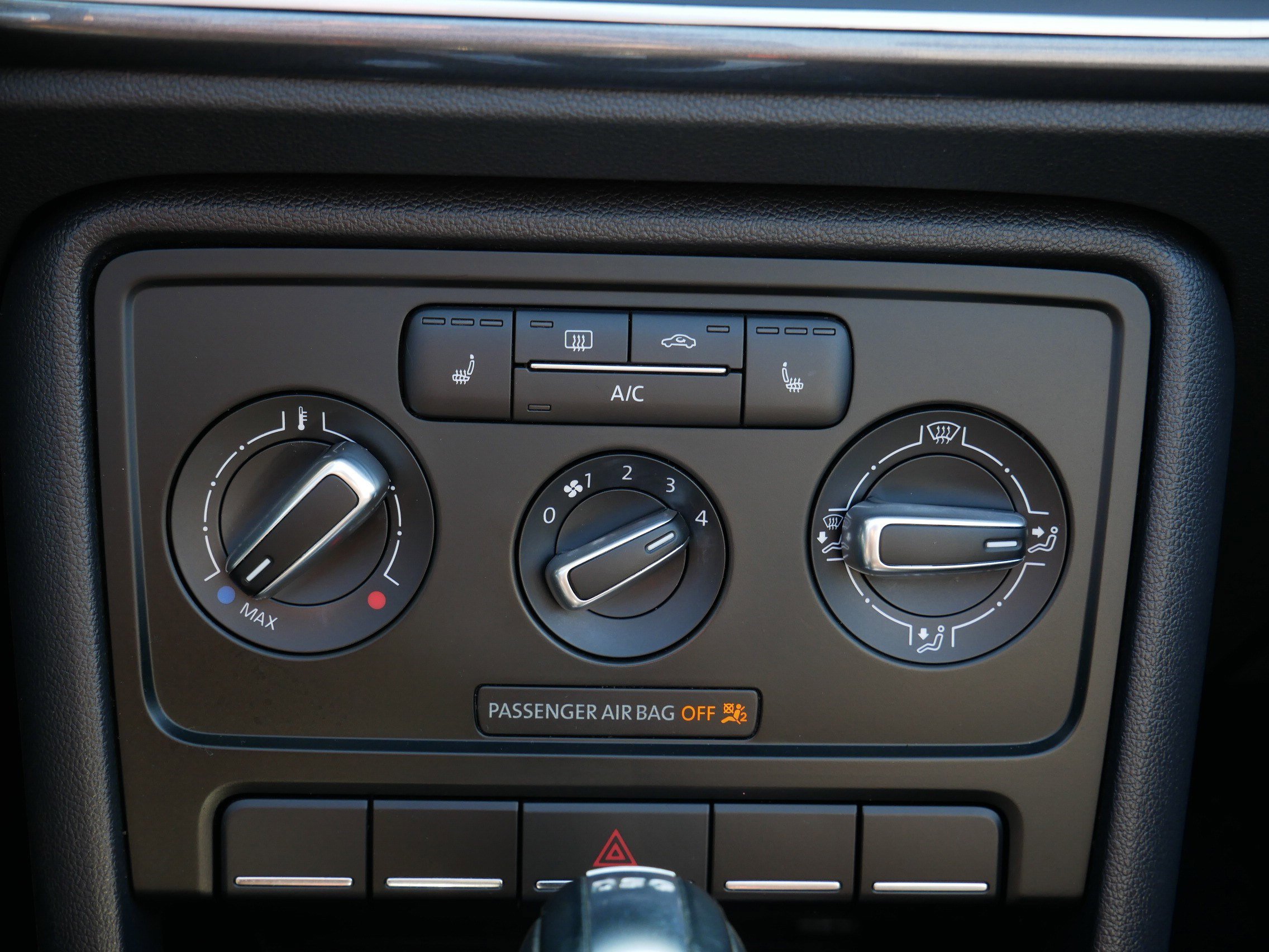 Used 2013 Volkswagen Beetle TDI image 25