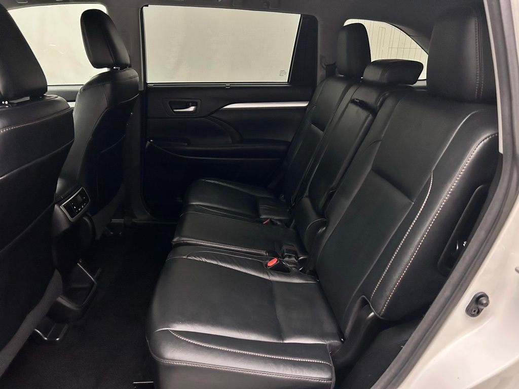 Used 2017 Toyota Highlander XLE image 17
