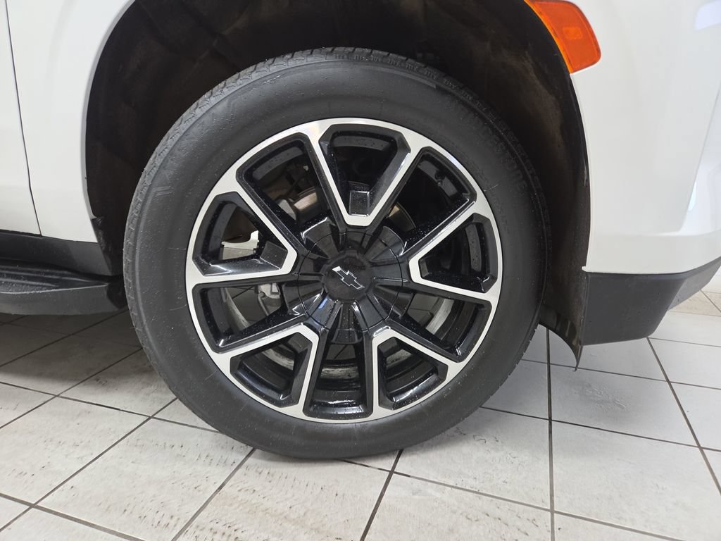 Certified 2024 Chevrolet Tahoe RST w/ Luxury Package AWD/4WD image 8