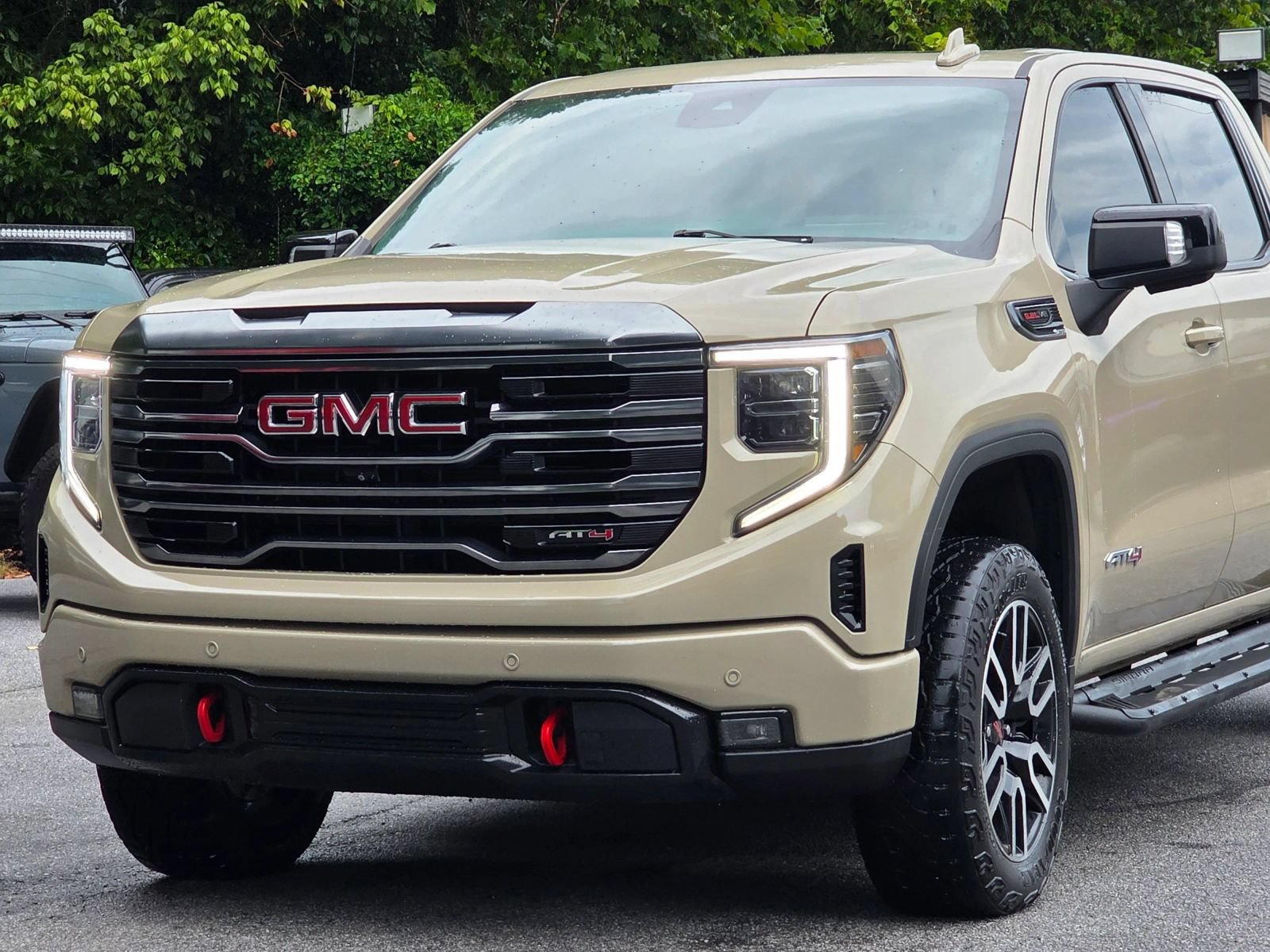 Used 2022 GMC Sierra 1500 AT4 w/ AT4 Premium Package AWD/4WD image 2
