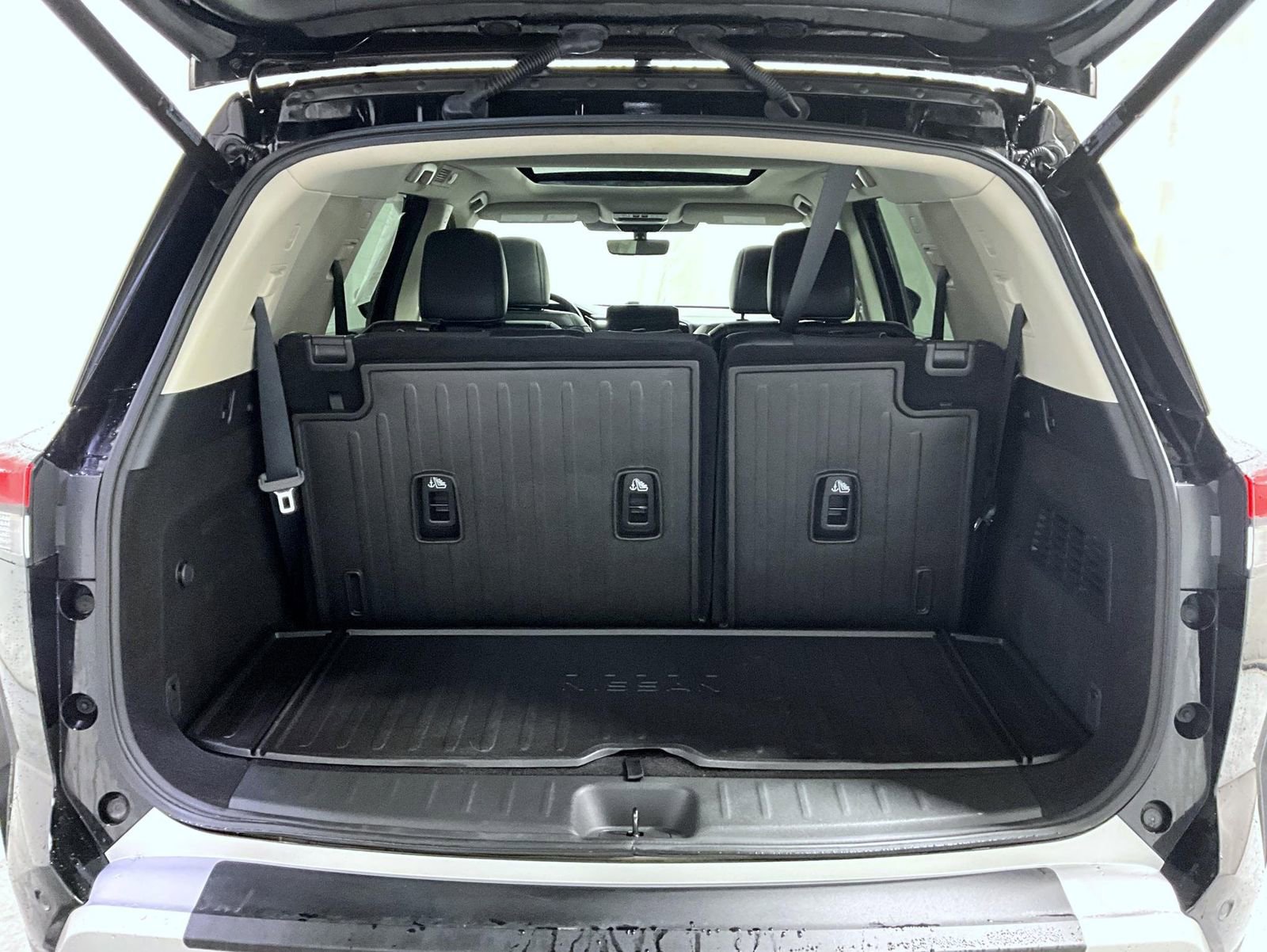 Used 2023 Nissan Pathfinder Platinum image 8