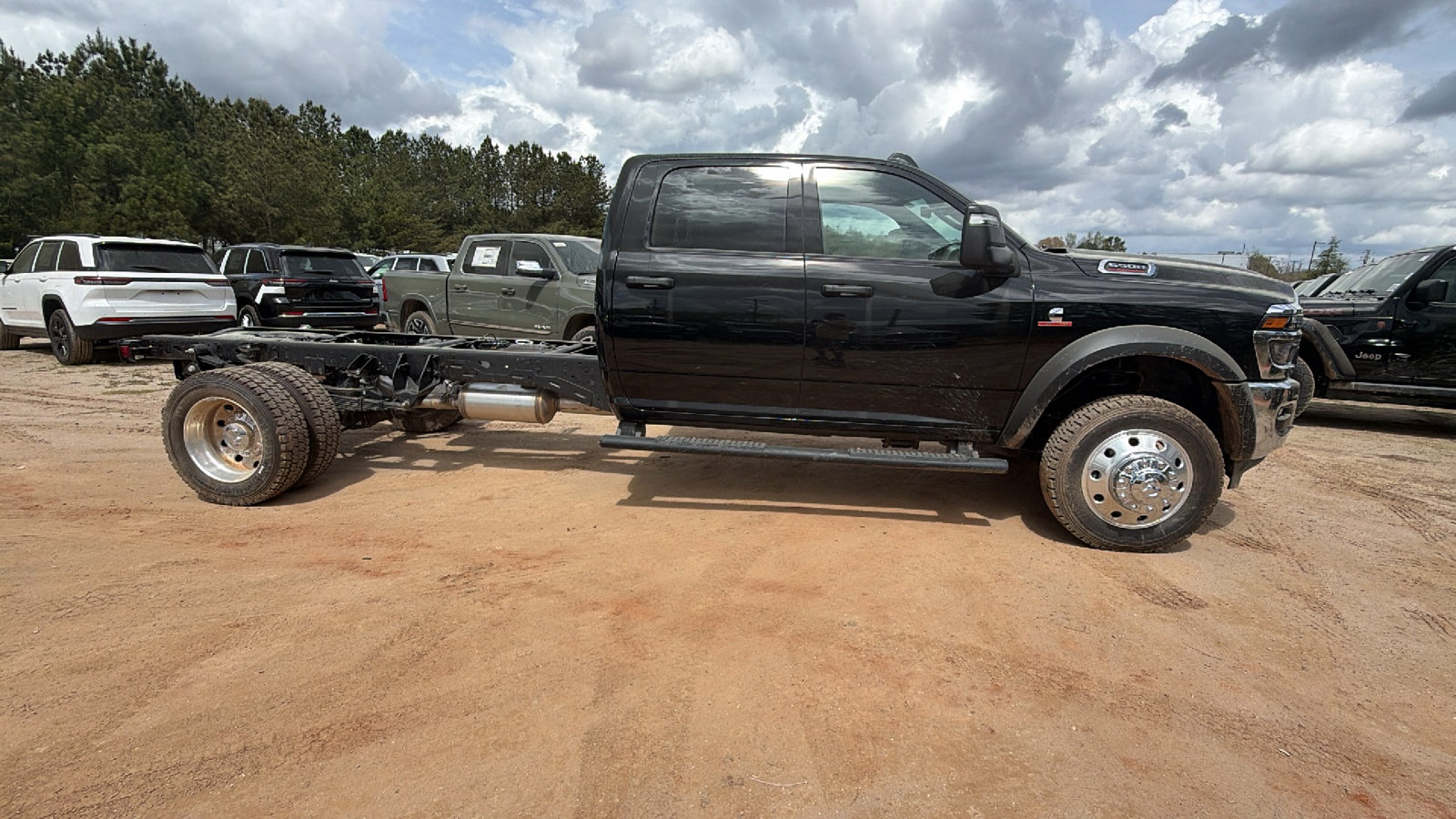 New 2026 RAM 5500 Tradesman w/ Chrome Appearance Group AWD/4WD image 7