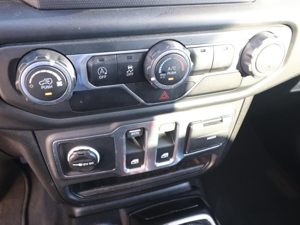 Used 2019 Jeep Wrangler Sport S image 20