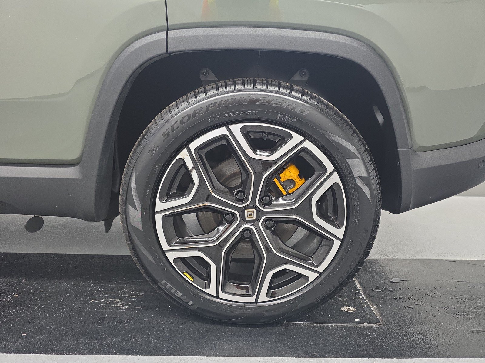 Used 2022 Rivian R1S Launch Edition AWD/4WD image 10