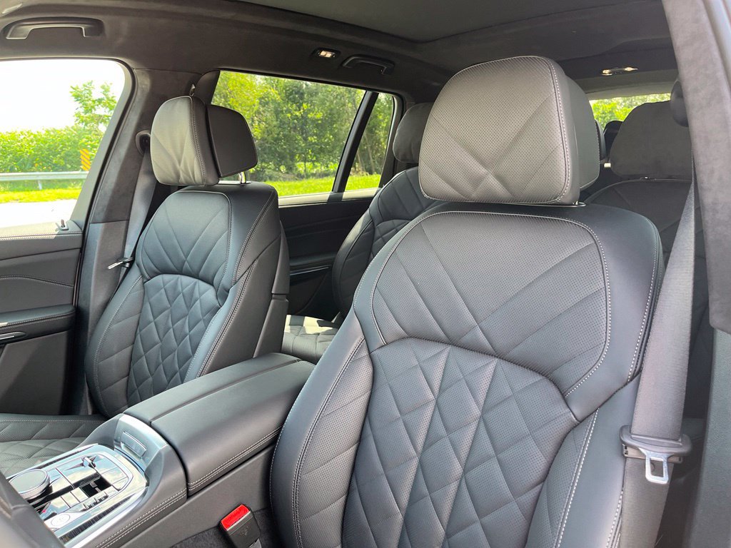 Used 2027 BMW X7 xDrive40i w/ M Sport Package AWD/4WD image 19