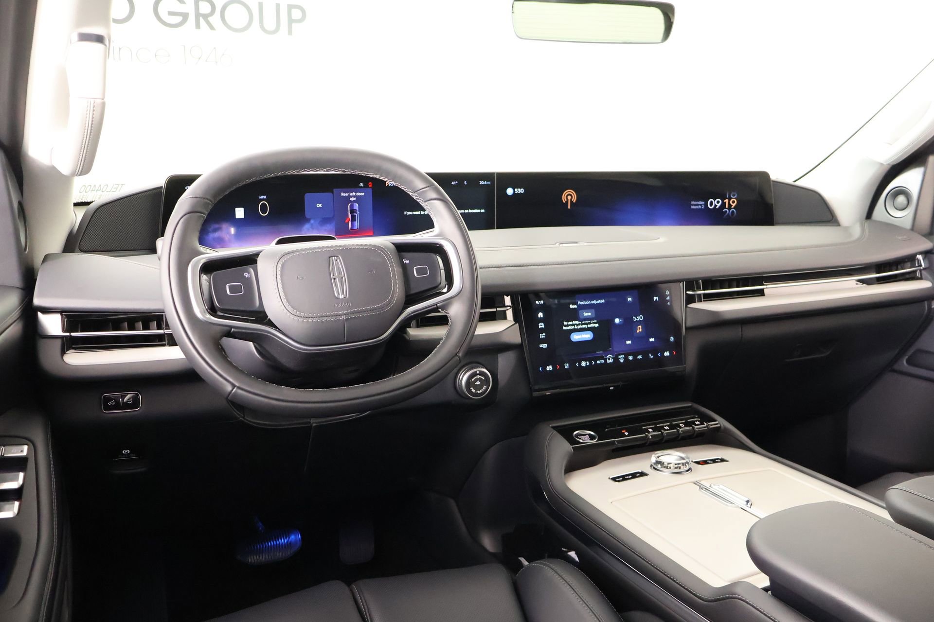 New 2026 Lincoln Navigator Premiere image 2