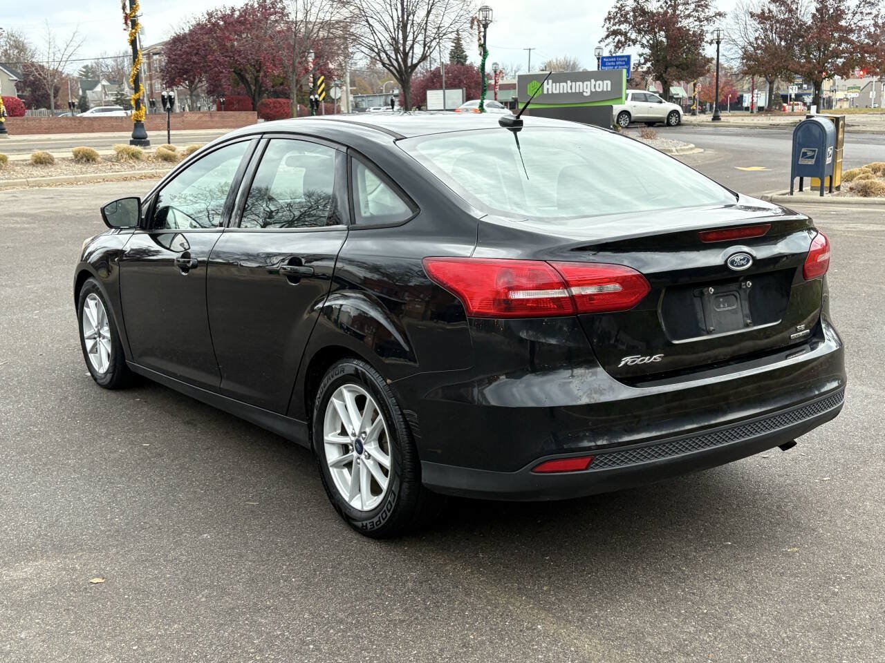 Used 2016 Ford Focus SE FWD image 11