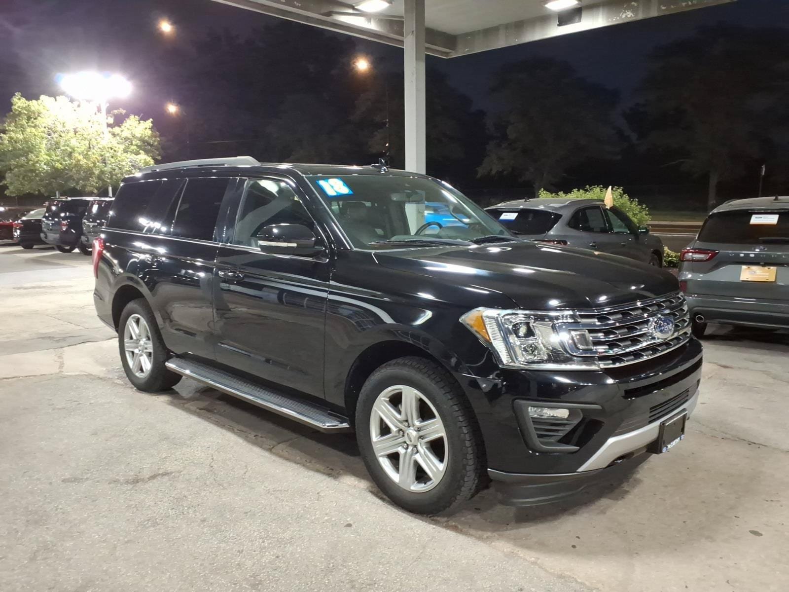 Used 2018 Ford Expedition XLT w/ Equipment Group 202A AWD/4WD image 1