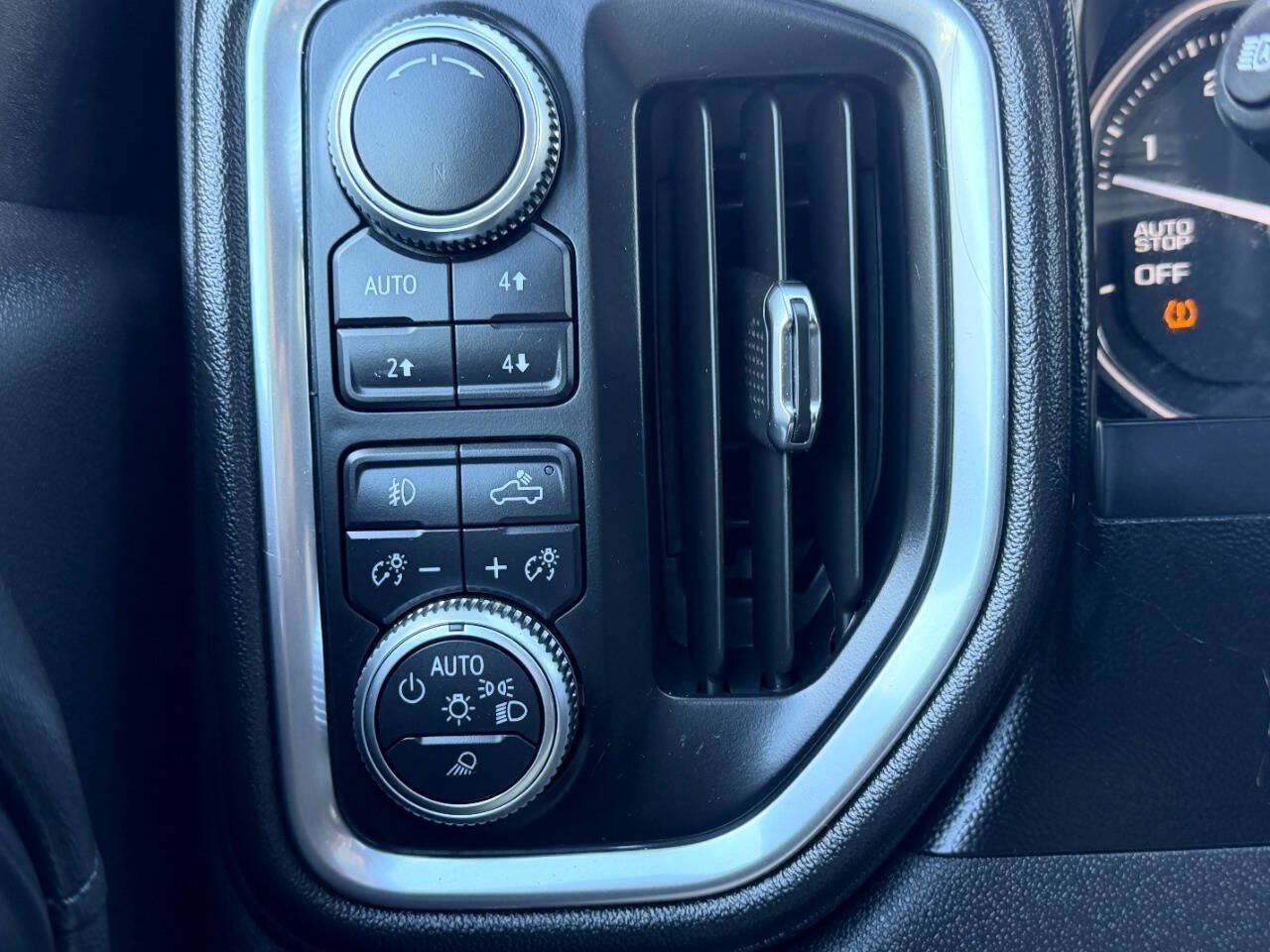 Used 2019 GMC Sierra 1500 Denali w/ Driver Alert Package II AWD/4WD image 40