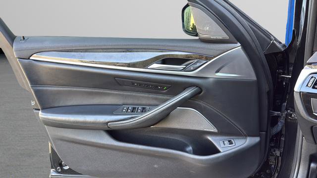 Used 2019 BMW M550i xDrive w/ Premium Package image 10