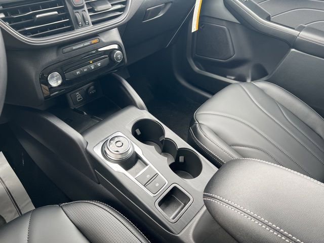 New 2026 Ford Escape Base w/ PHEV Premium Package image 32