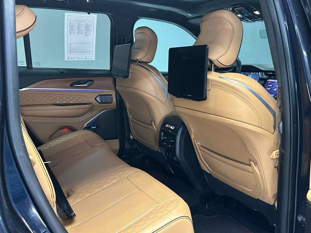 Used 2023 Jeep Grand Cherokee Summit AWD/4WD image 18