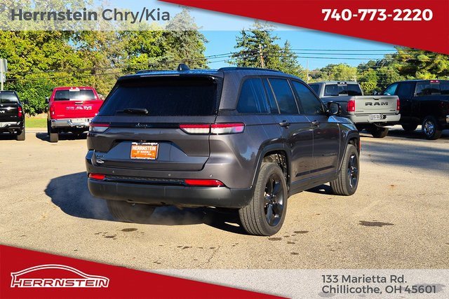 Used 2023 Jeep Grand Cherokee Altitude image 31