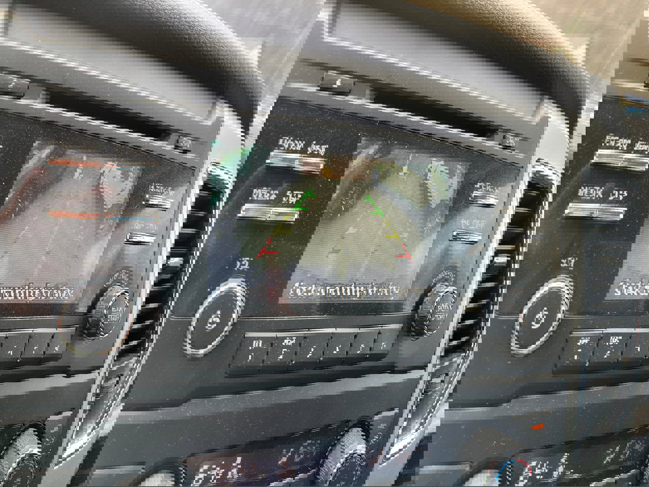 Used 2017 Nissan Titan SV AWD/4WD image 31