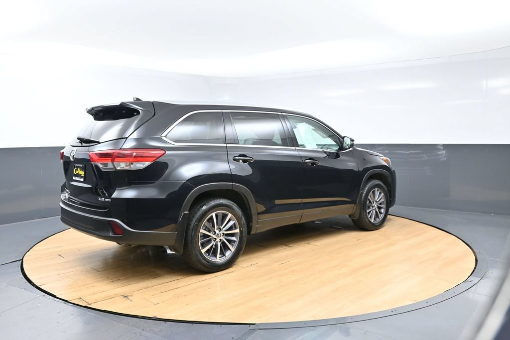 Used 2019 Toyota Highlander XLE AWD/4WD image 9