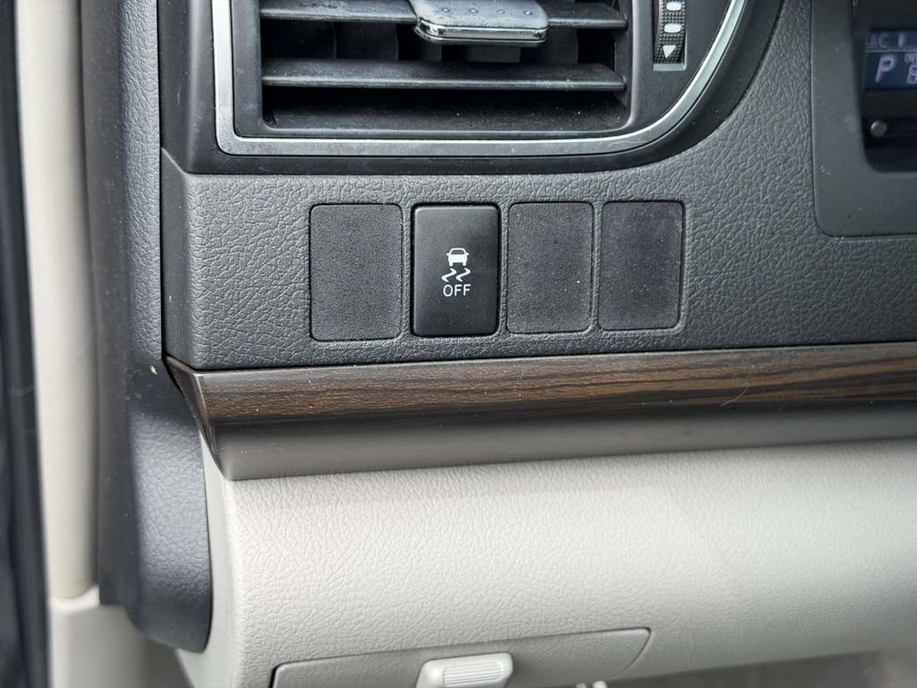 Used 2015 Toyota Camry LE FWD image 19