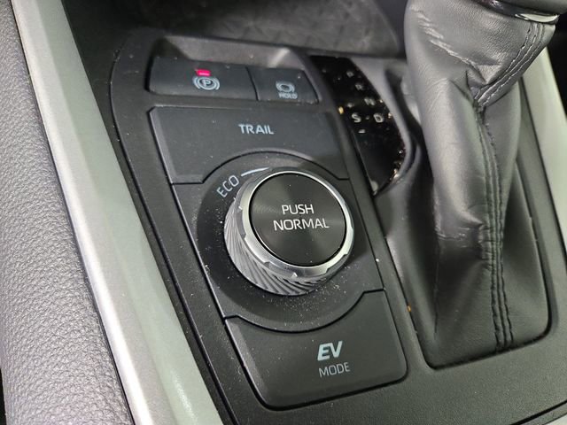 Used 2025 Toyota RAV4 XLE Premium image 25