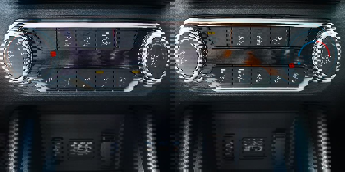 Used 2025 Nissan Sentra SV image 51