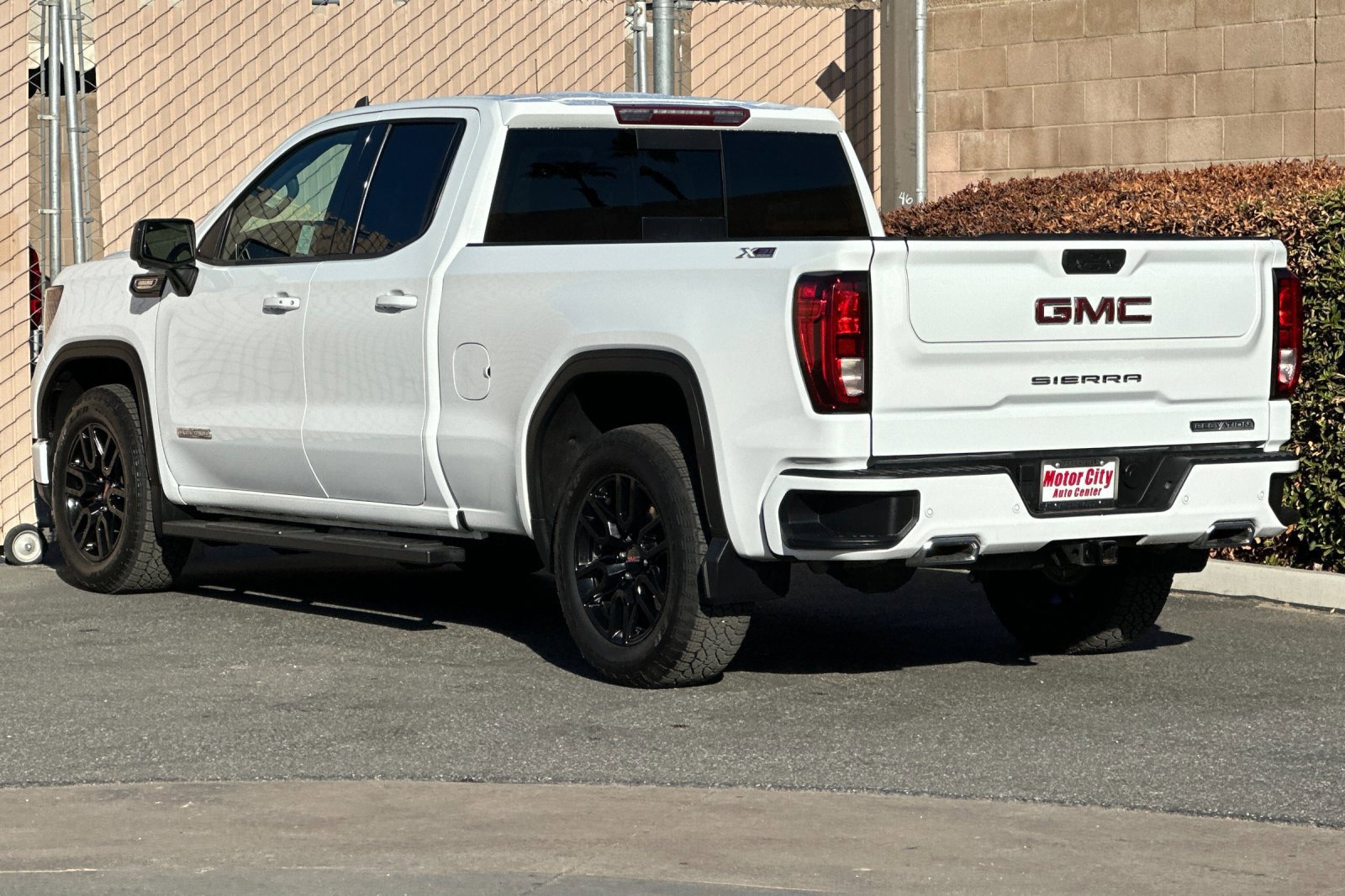 Certified 2022 GMC Sierra 1500 Elevation w/ Preferred Package AWD/4WD image 6