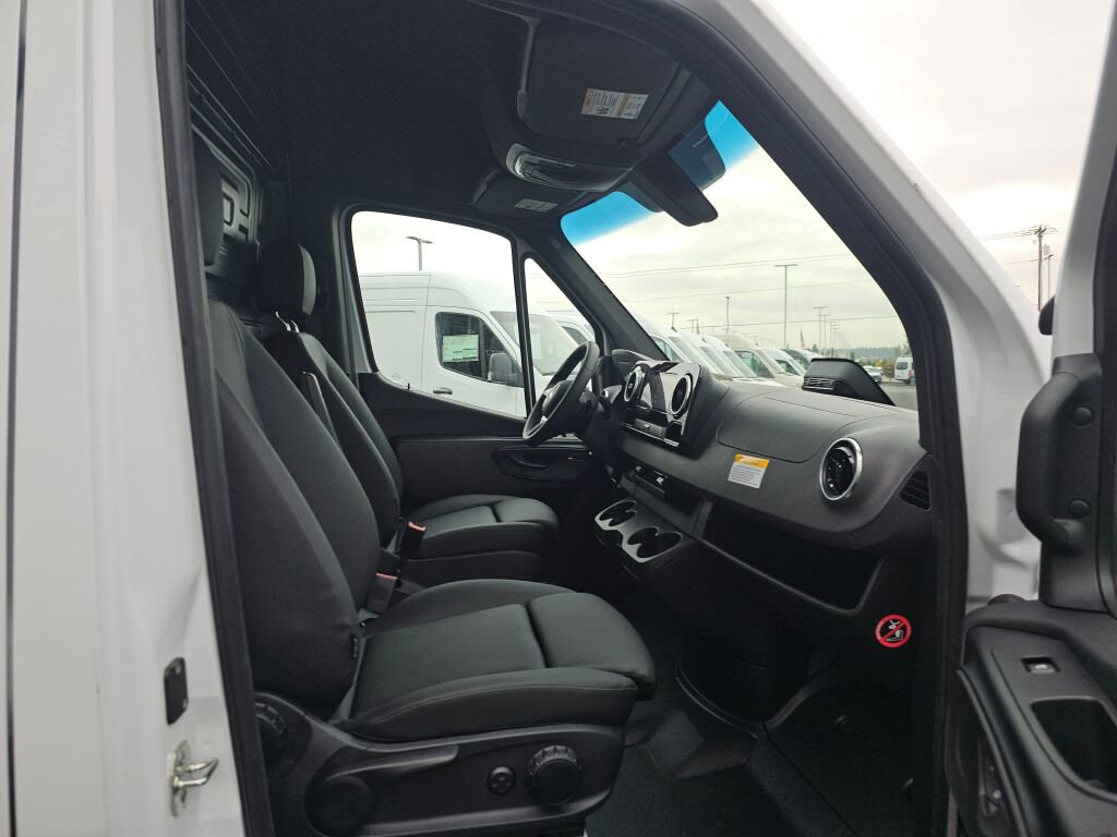New 2025 Mercedes-Benz Sprinter 2500 image 18